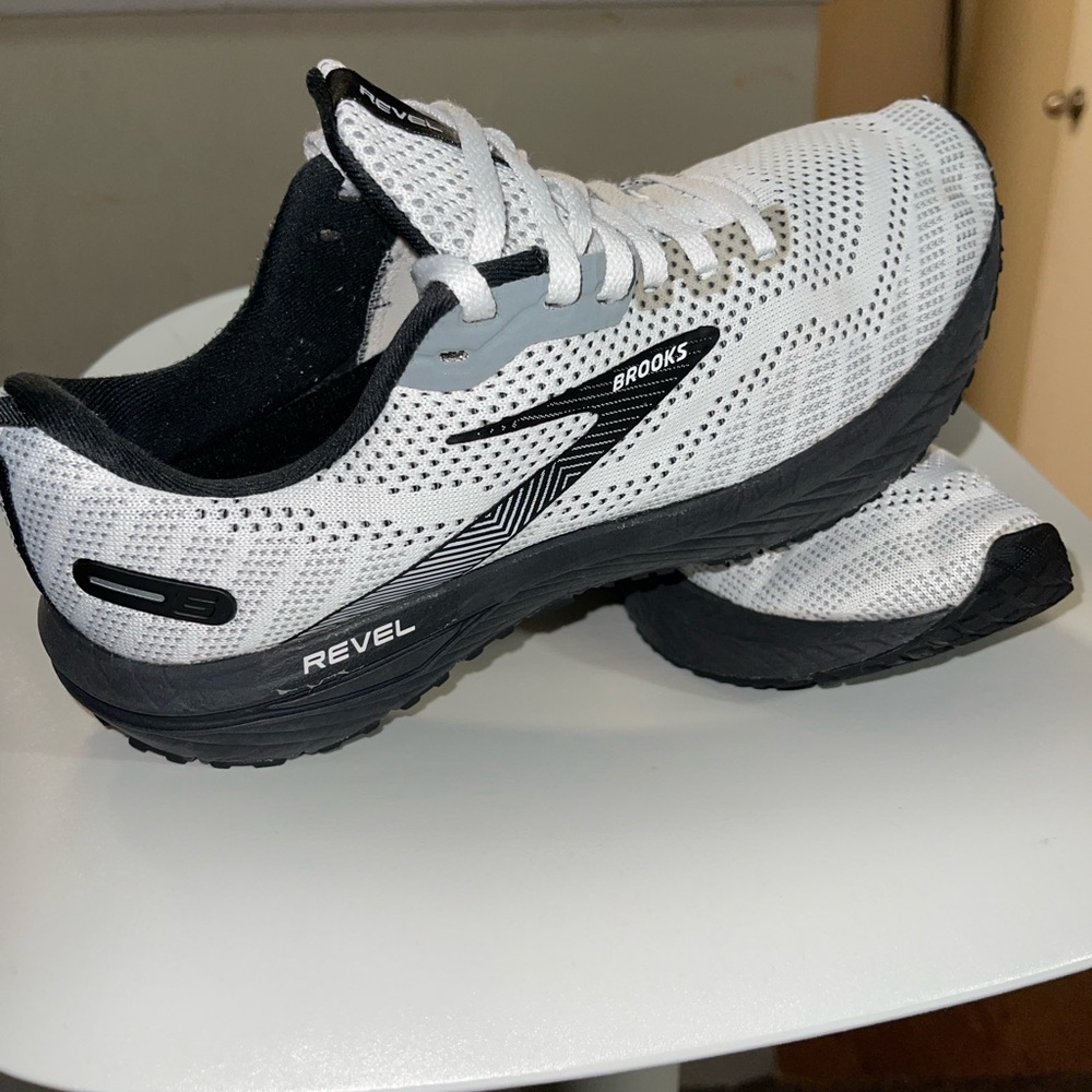 Brooks women Revel